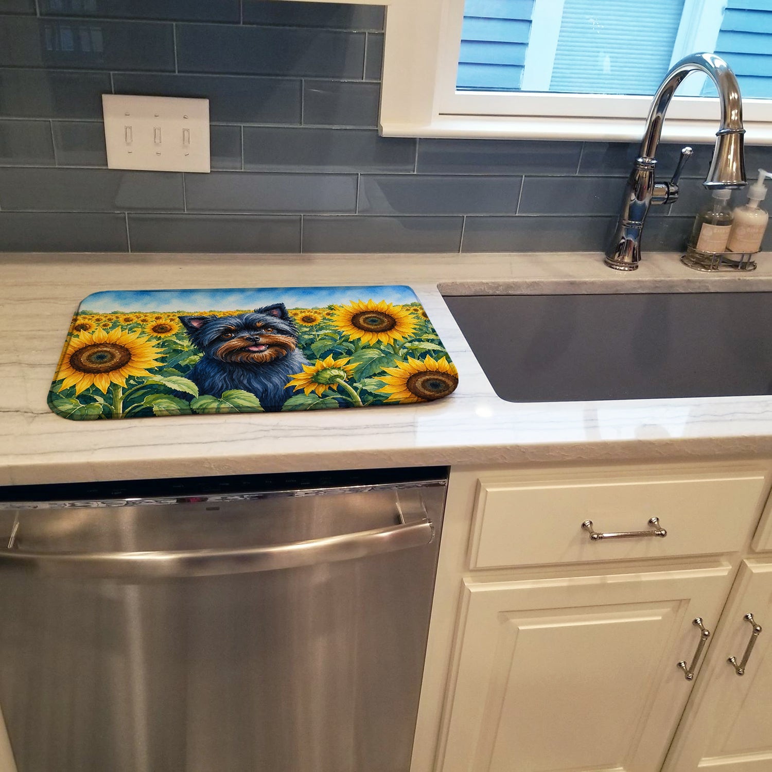 Affenpinscher in Sunflowers Dish Drying Mat Absorbent Dish Drying Mat Pad for Kitchen Counter Dish Drainer Mat for Countertop, 14 x 21", Multicolor