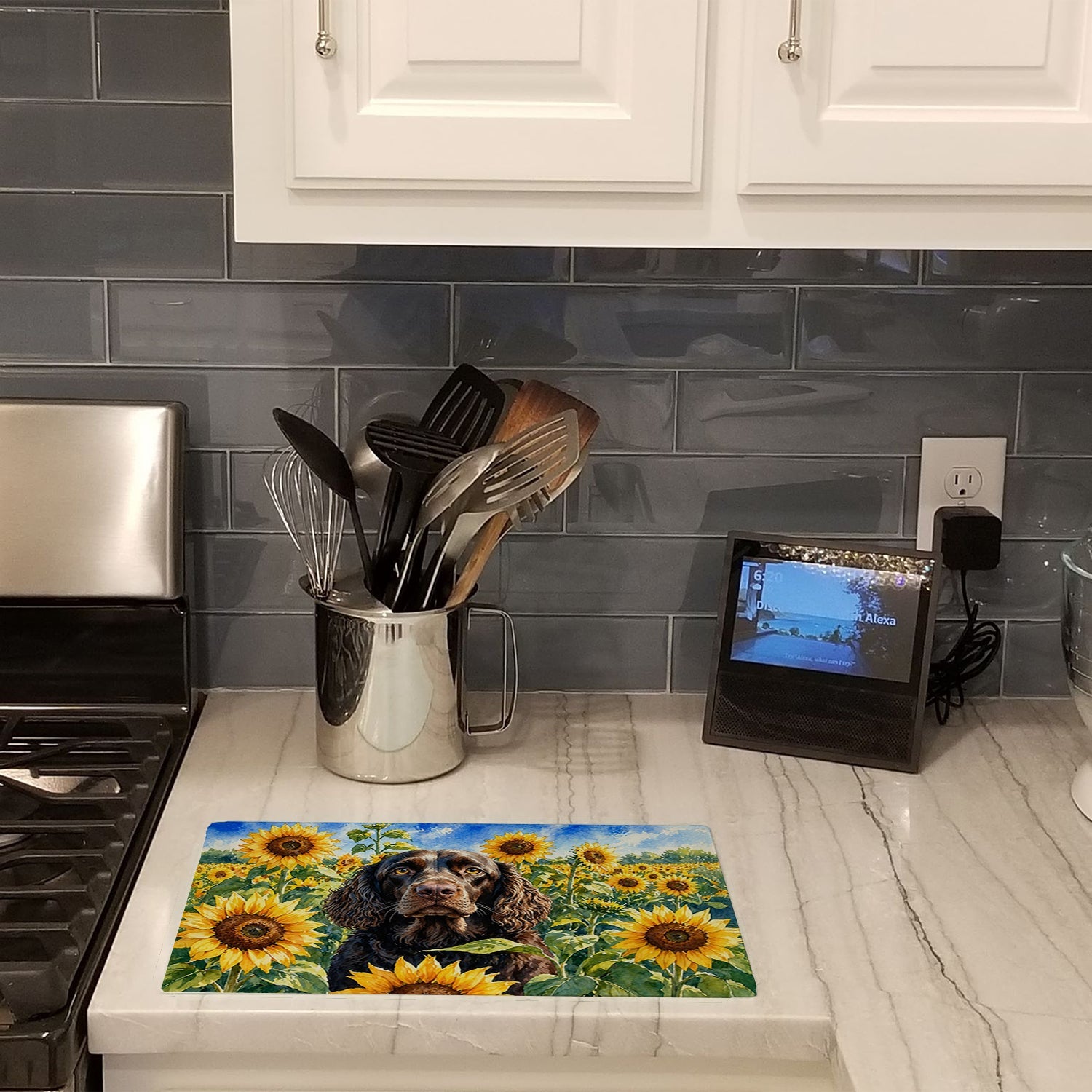 American Water Spaniel in Sunflowers Cutting Board Tempered Glass Kitchen Cutting Surface, Heat Resistant Chopping Board with Non-Slip Feet, Decorative Food Prep & Serving