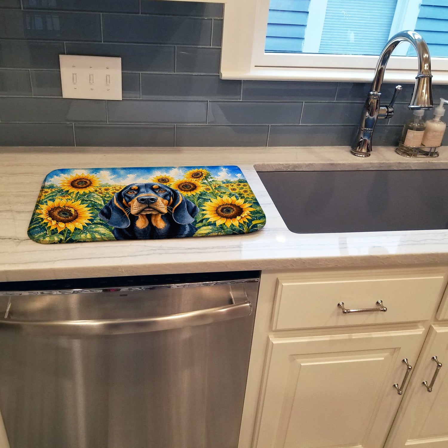 Black and Tan Coonhound in Sunflowers Dish Drying Mat Absorbent Dish Drying Mat Pad for Kitchen Counter Dish Drainer Mat for Countertop, 14 x 21", Multicolor
