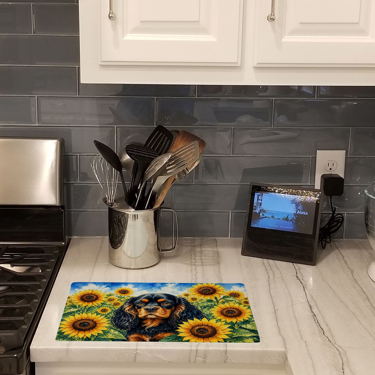 Cavalier Spaniel in Sunflowers Cutting Board Tempered Glass Kitchen Cutting Surface, Heat Resistant Chopping Board with Non-Slip Feet, Decorative Food Prep & Serving