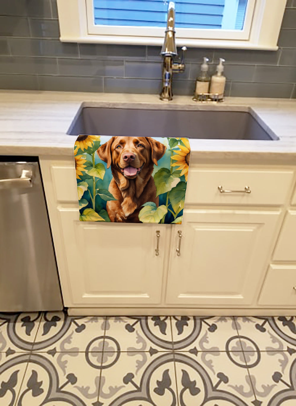 Chesapeake Bay Retriever in Sunflowers Kitchen Towel Velour Plush Front and Cotton Loop Back Machine Washable