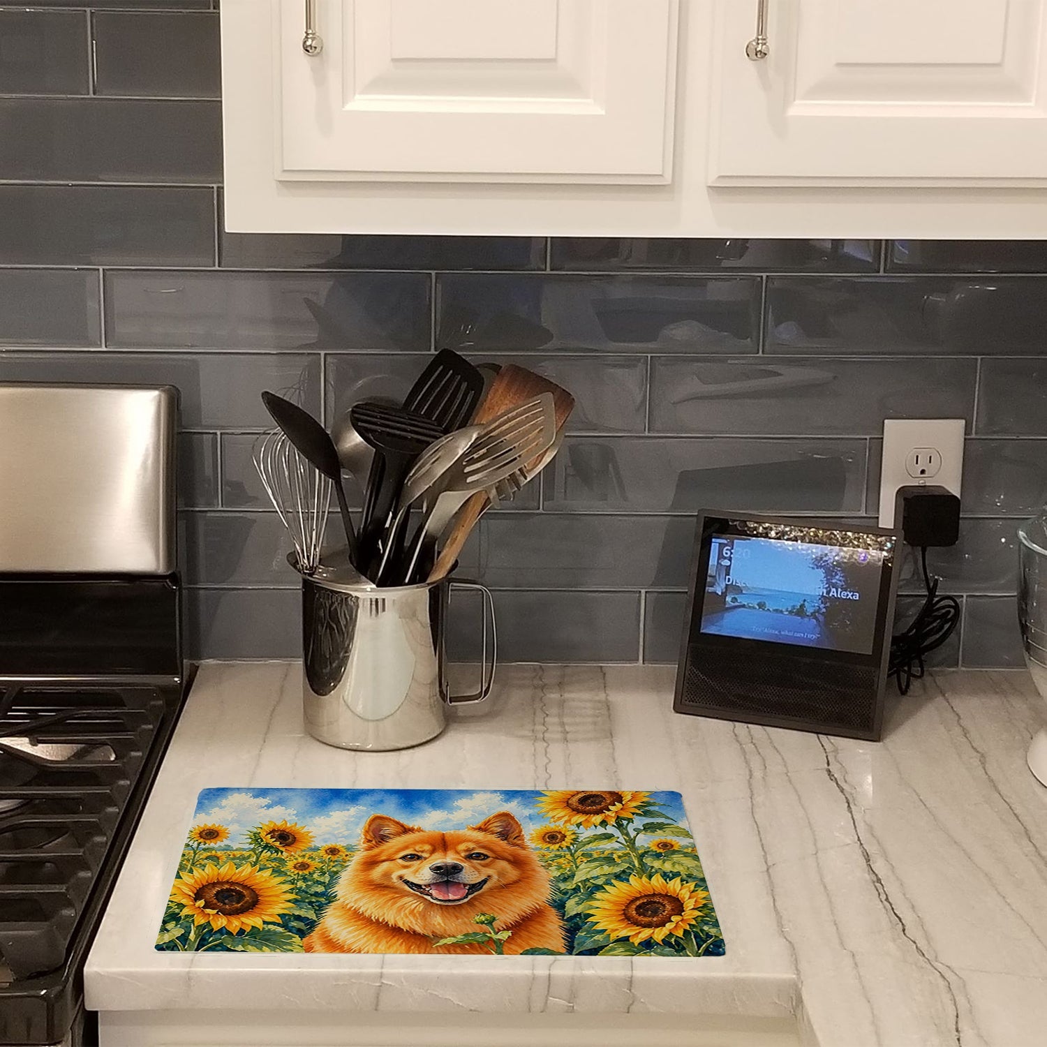 Finnish Spitz in Sunflowers Cutting Board Tempered Glass Kitchen Cutting Surface, Heat Resistant Chopping Board with Non-Slip Feet, Decorative Food Prep & Serving