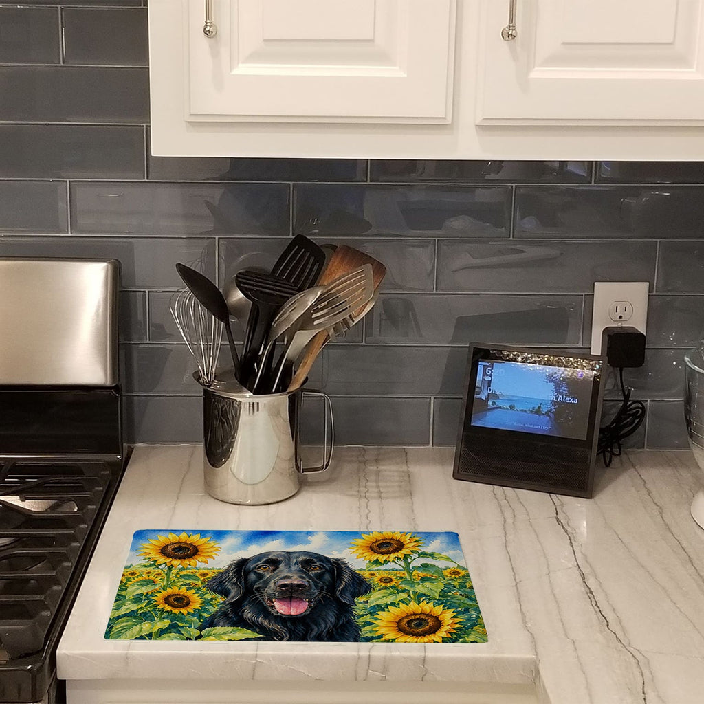Flat-Coated Retriever in Sunflowers Cutting Board Tempered Glass Kitchen Cutting Surface, Heat Resistant Chopping Board with Non-Slip Feet, Decorative Food Prep & Serving