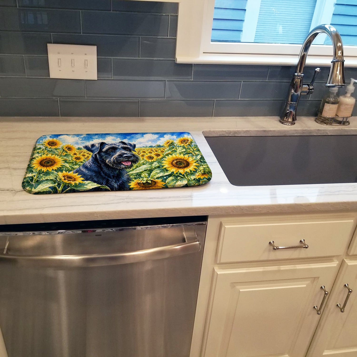 Giant Schnauzer in Sunflowers Dish Drying Mat Absorbent Dish Drying Mat Pad for Kitchen Counter Dish Drainer Mat for Countertop, 14 x 21", Multicolor