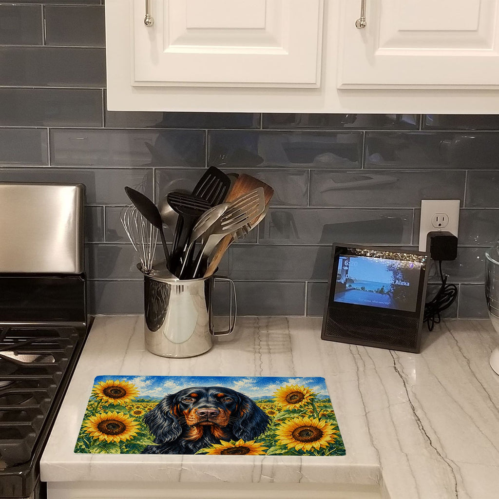 Gordon Setter in Sunflowers Cutting Board Tempered Glass Kitchen Cutting Surface, Heat Resistant Chopping Board with Non-Slip Feet, Decorative Food Prep & Serving