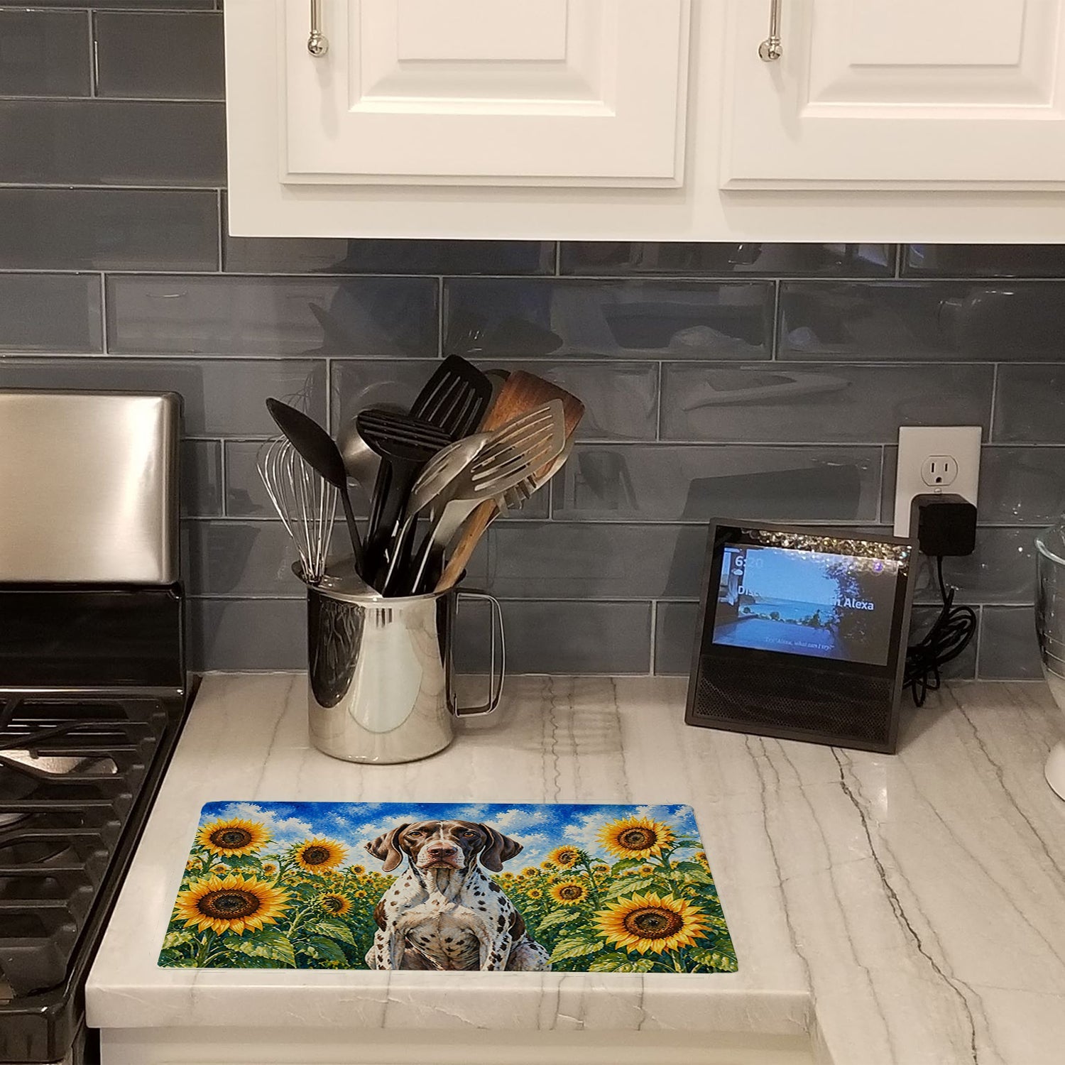 Pointer in Sunflowers Cutting Board Tempered Glass Kitchen Cutting Surface, Heat Resistant Chopping Board with Non-Slip Feet, Decorative Food Prep & Serving