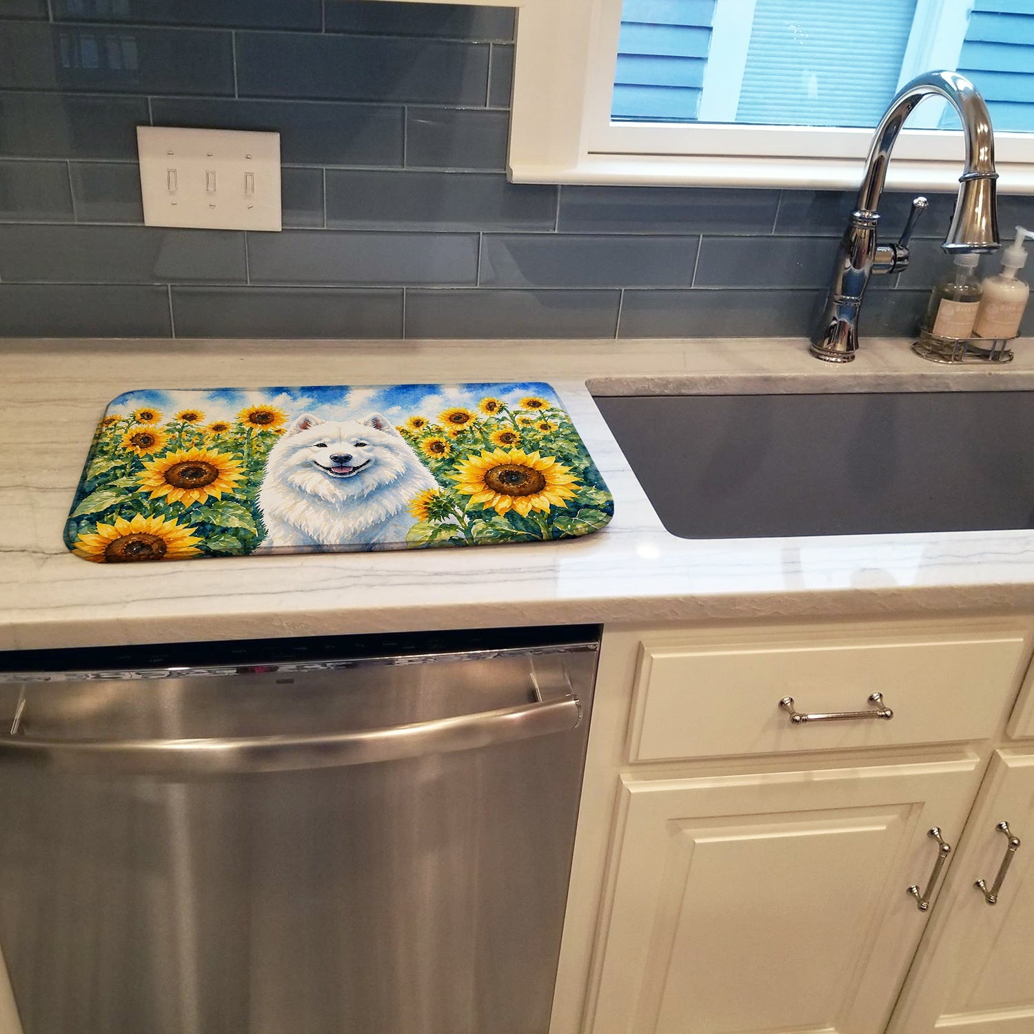Samoyed in Sunflowers Dish Drying Mat Absorbent Dish Drying Mat Pad for Kitchen Counter Dish Drainer Mat for Countertop, 14 x 21", Multicolor