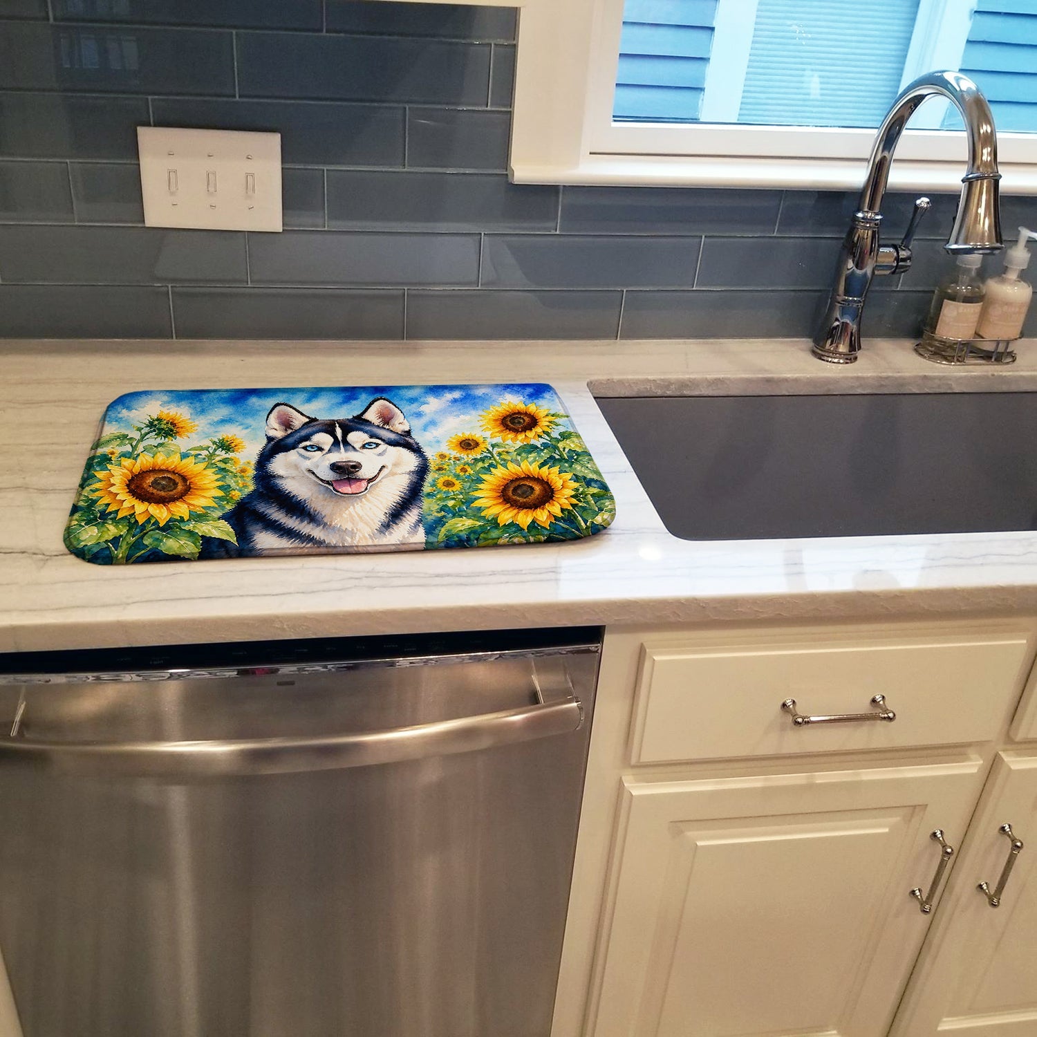 Siberian Husky in Sunflowers Dish Drying Mat Absorbent Dish Drying Mat Pad for Kitchen Counter Dish Drainer Mat for Countertop, 14 x 21", Multicolor