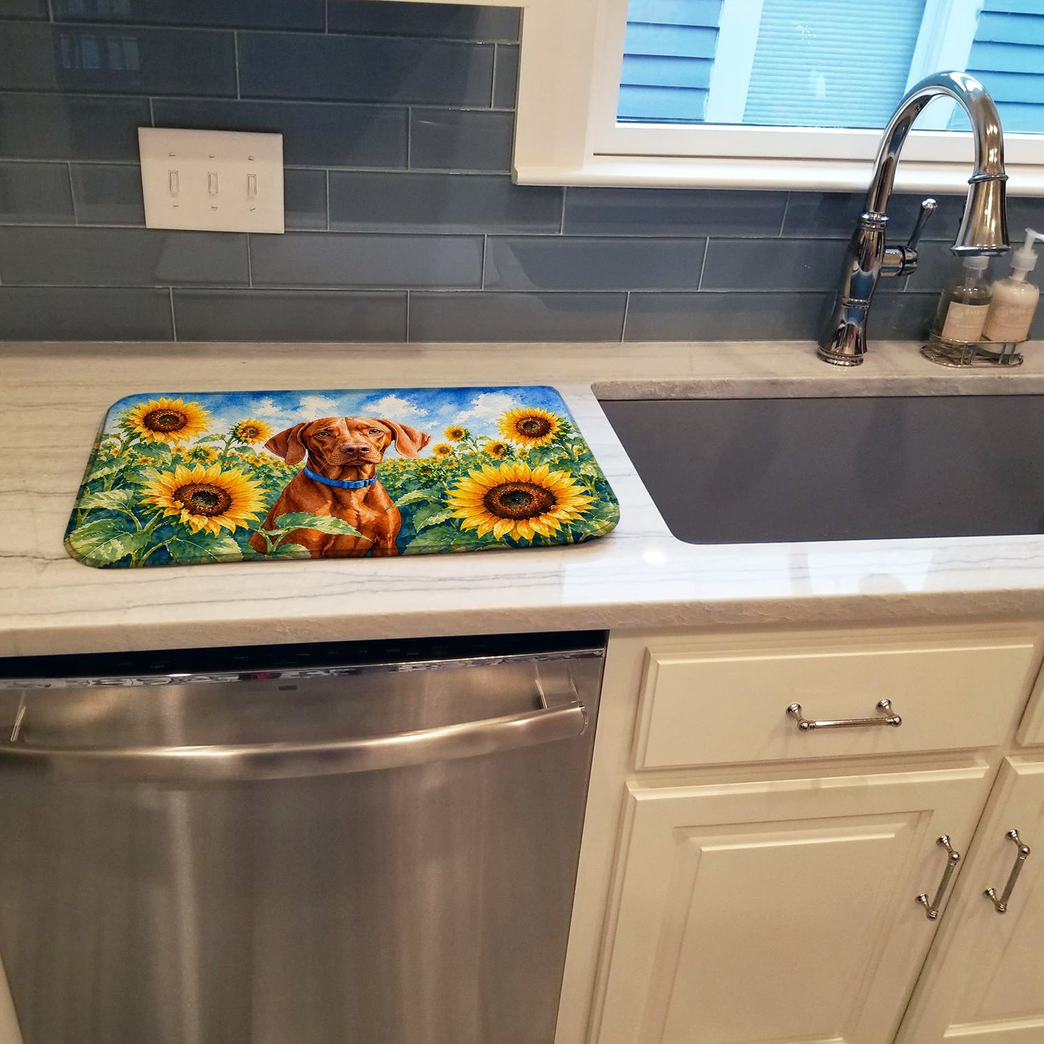 Vizsla in Sunflowers Dish Drying Mat Absorbent Dish Drying Mat Pad for Kitchen Counter Dish Drainer Mat for Countertop, 14 x 21", Multicolor