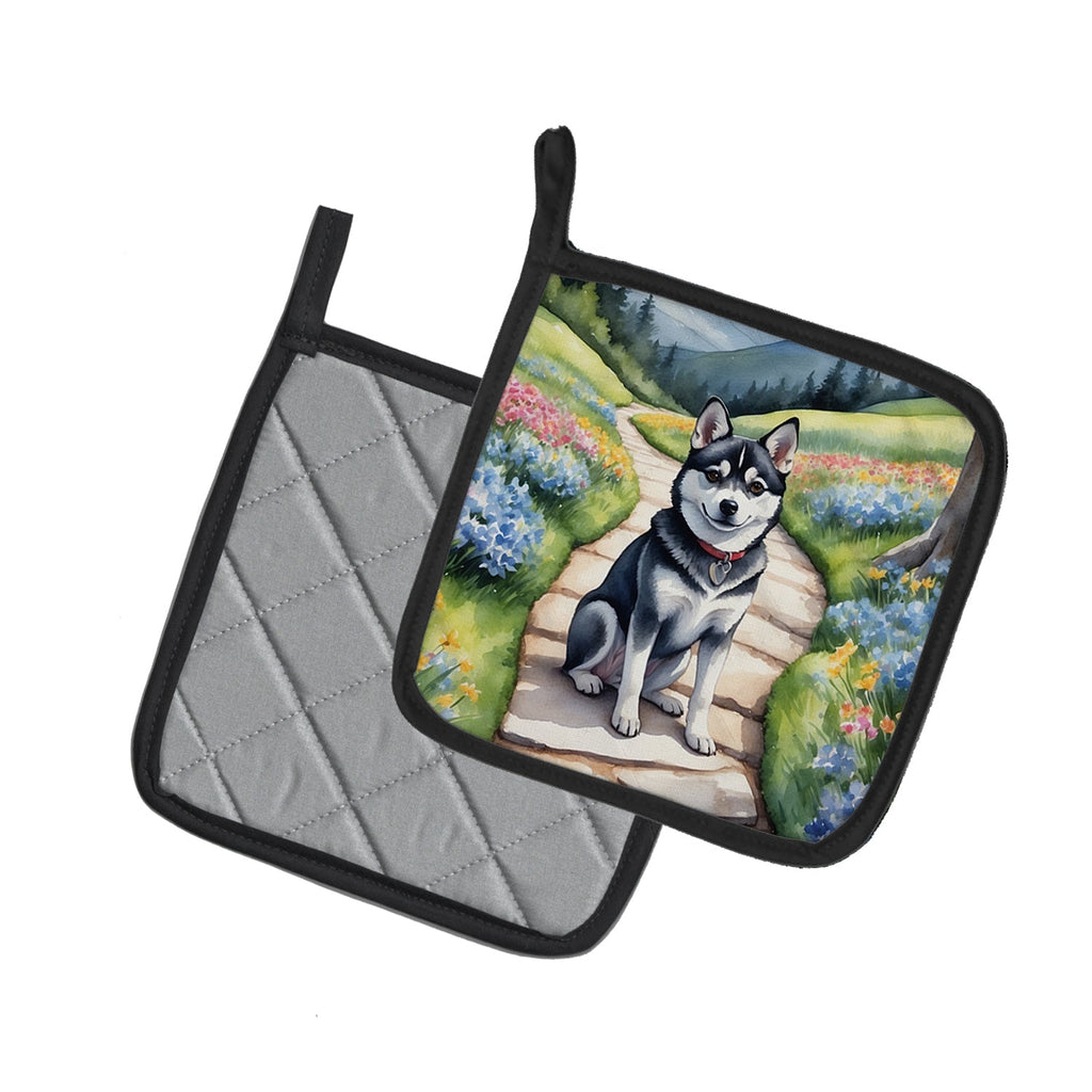 Alaskan Klee Kai Spring Garden Pot Holder Set of 2 Heat Resistant Quilted Hot Pads 7.5 x 7.5 Inch, Insulated Kitchen Trivets for Cooking & Baking