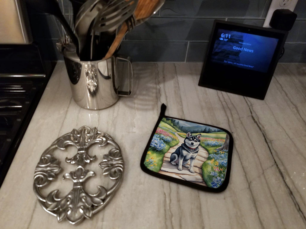Alaskan Klee Kai Spring Garden Pot Holder Set of 2 Heat Resistant Quilted Hot Pads 7.5 x 7.5 Inch, Insulated Kitchen Trivets for Cooking & Baking
