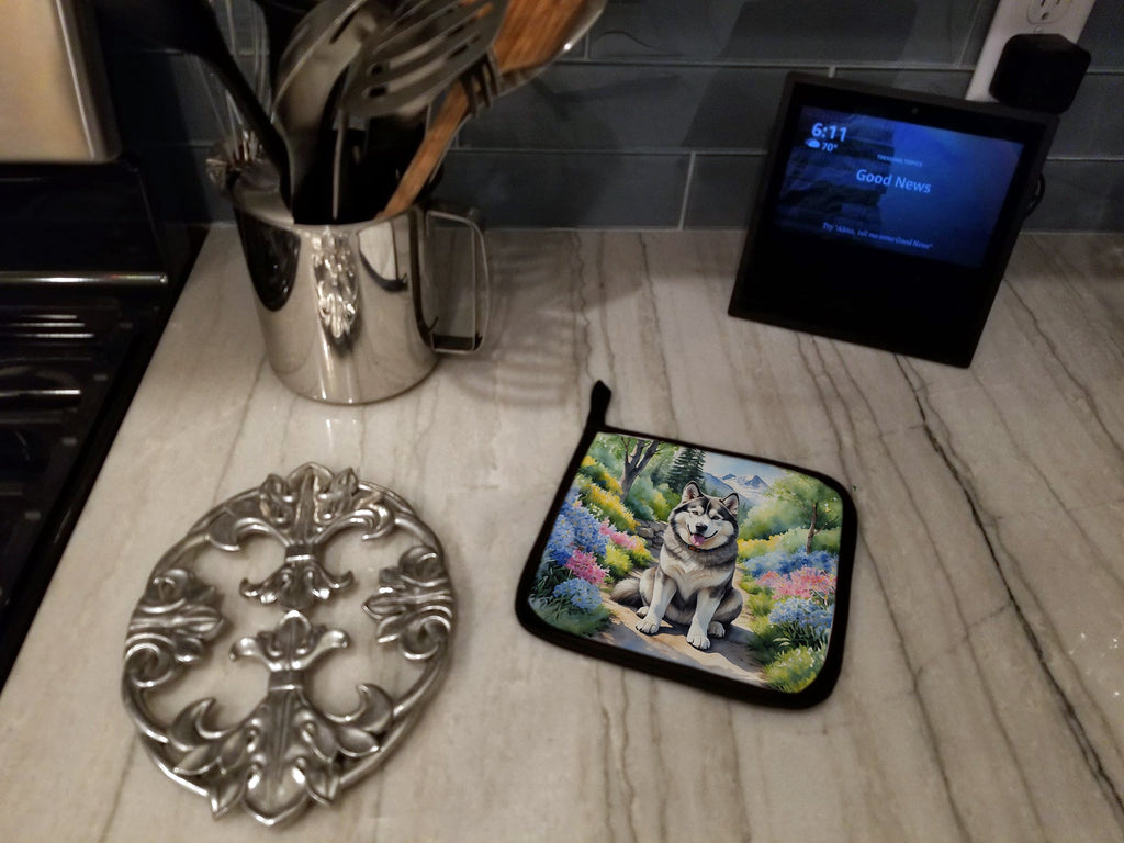 Alaskan Malamute Spring Garden Pot Holder Set of 2 Heat Resistant Quilted Hot Pads 7.5 x 7.5 Inch, Insulated Kitchen Trivets for Cooking & Baking
