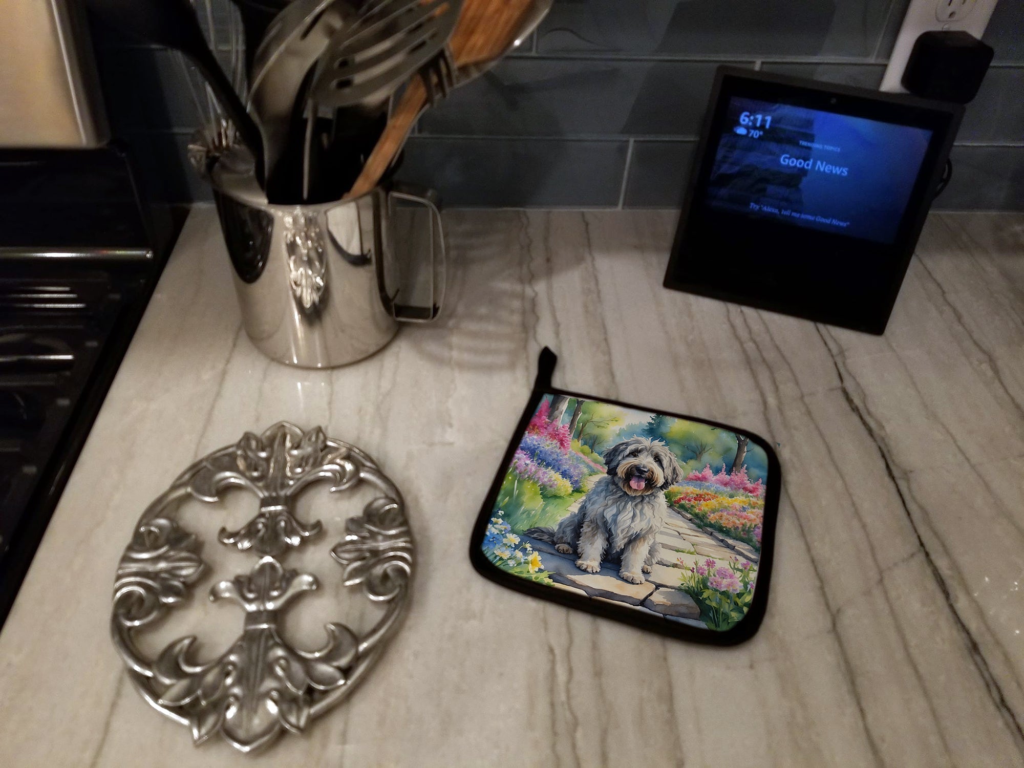 Bergamasco Sheepdog Spring Path Pot Holder Set of 2 Heat Resistant Quilted Hot Pads 7.5 x 7.5 Inch, Insulated Kitchen Trivets for Cooking & Baking