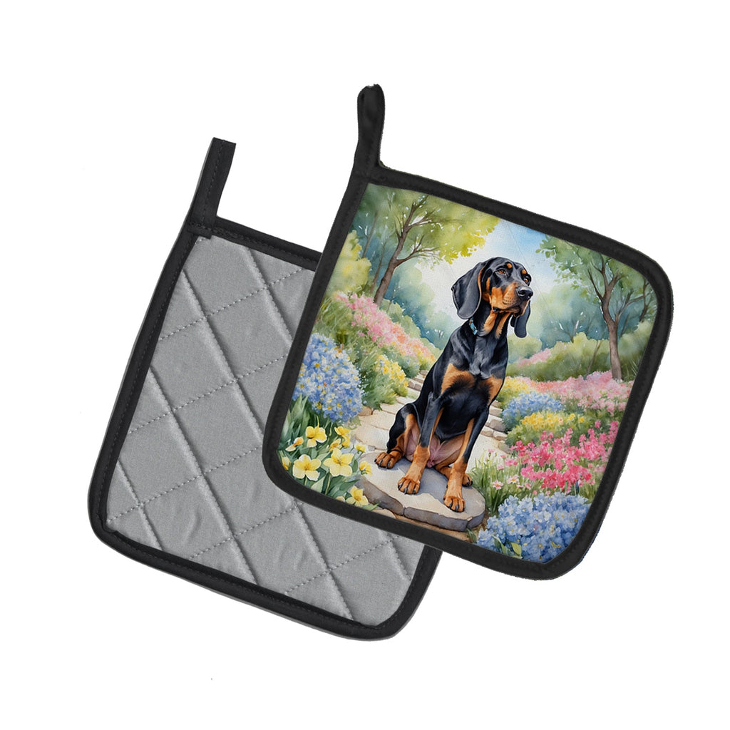 Black and Tan Coonhound Spring Path Pot Holder Set of 2 Heat Resistant Quilted Hot Pads 7.5 x 7.5 Inch, Insulated Kitchen Trivets for Cooking & Baking