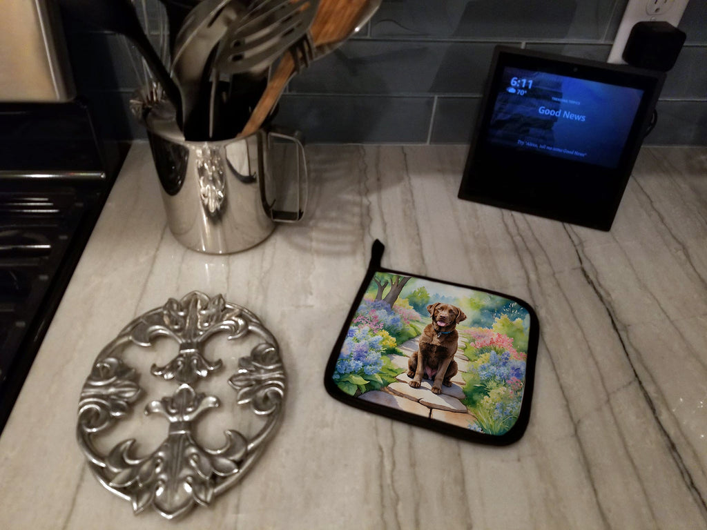 Chesapeake Bay Retriever Spring Path Pot Holder Set of 2 Heat Resistant Quilted Hot Pads 7.5 x 7.5 Inch, Insulated Kitchen Trivets for Cooking & Baking