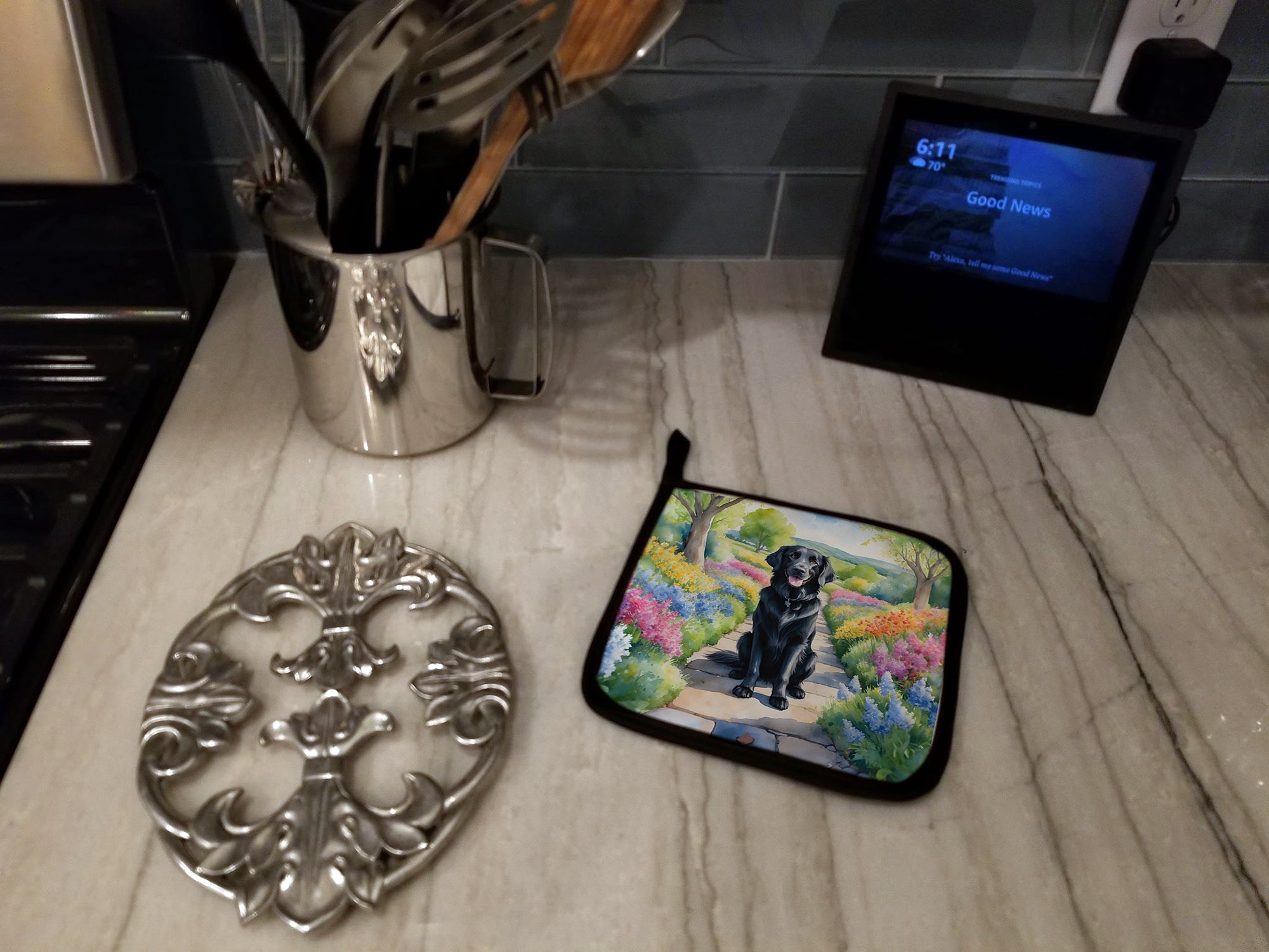 Flat-Coated Retriever Spring Path Pot Holder Set of 2 Heat Resistant Quilted Hot Pads 7.5 x 7.5 Inch, Insulated Kitchen Trivets for Cooking & Baking