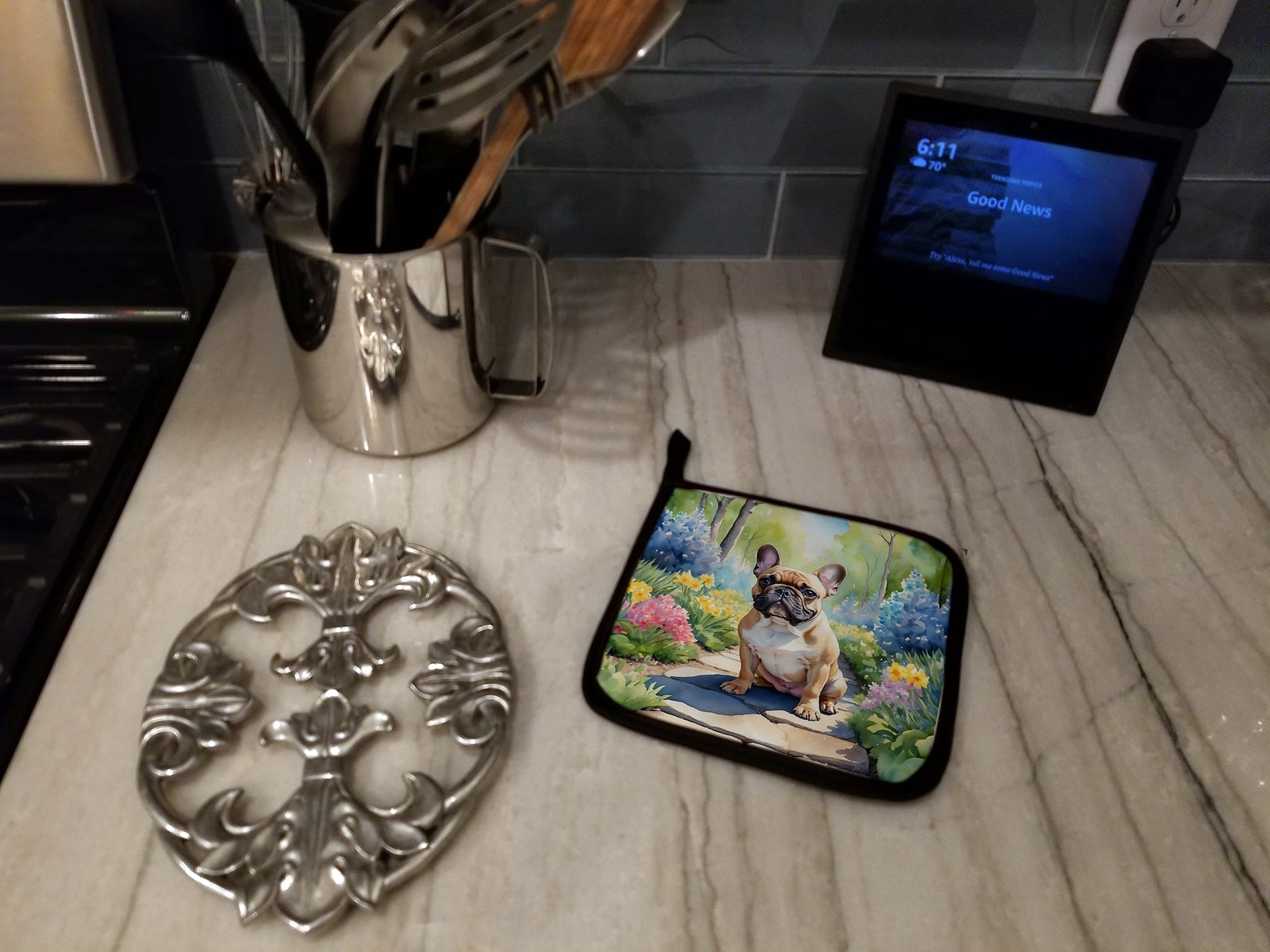 French Bulldog Spring Path Pot Holder Set of 2 Heat Resistant Quilted Hot Pads 7.5 x 7.5 Inch, Insulated Kitchen Trivets for Cooking & Baking
