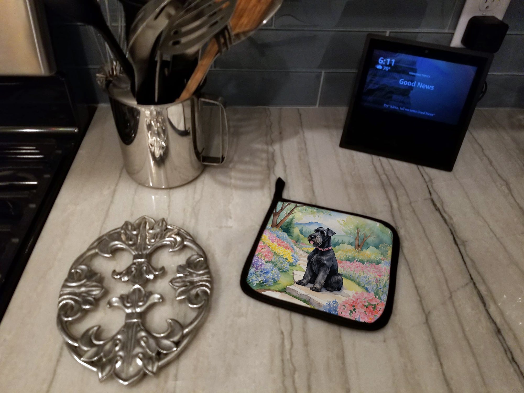 Giant Schnauzer Spring Path Pot Holder Set of 2 Heat Resistant Quilted Hot Pads 7.5 x 7.5 Inch, Insulated Kitchen Trivets for Cooking & Baking