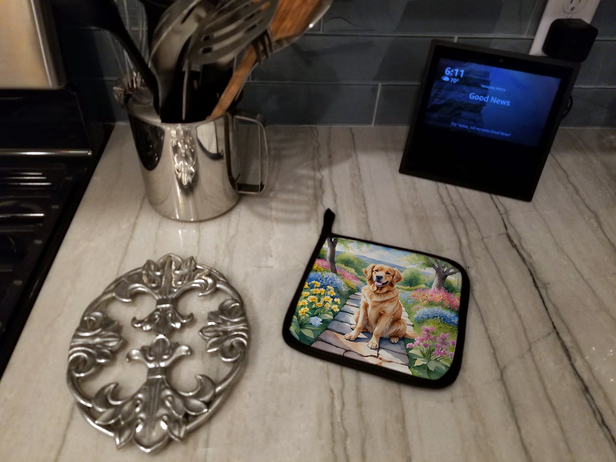 Golden Retriever Spring Path Pot Holder Set of 2 Heat Resistant Quilted Hot Pads 7.5 x 7.5 Inch, Insulated Kitchen Trivets for Cooking & Baking
