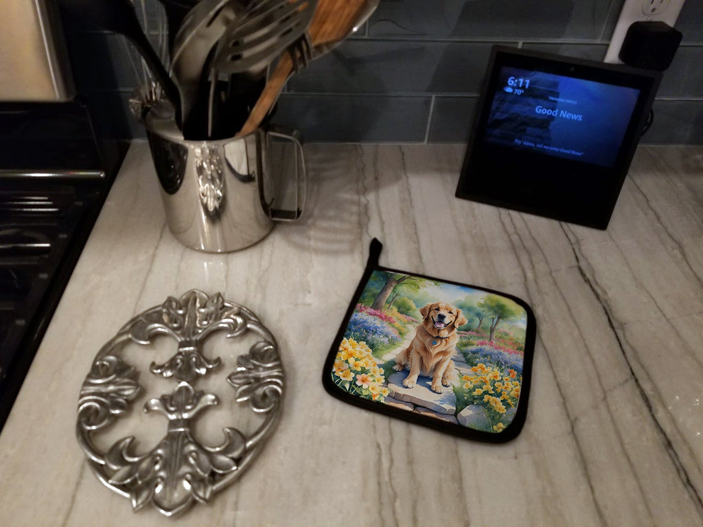 Golden Retriever Spring Path Pot Holder Set of 2 Heat Resistant Quilted Hot Pads 7.5 x 7.5 Inch, Insulated Kitchen Trivets for Cooking & Baking