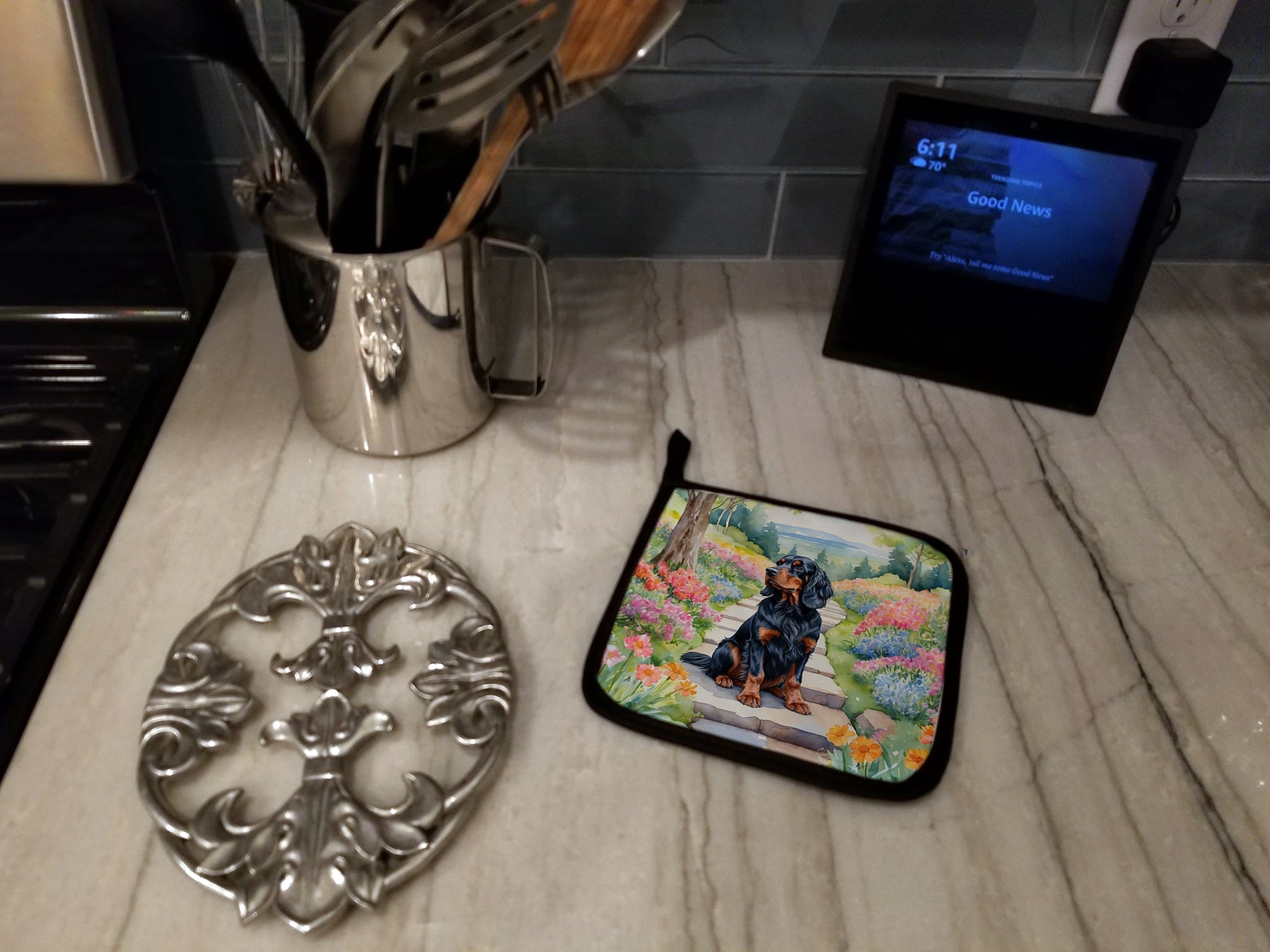 Gordon Setter Spring Path Pot Holder Set of 2 Heat Resistant Quilted Hot Pads 7.5 x 7.5 Inch, Insulated Kitchen Trivets for Cooking & Baking