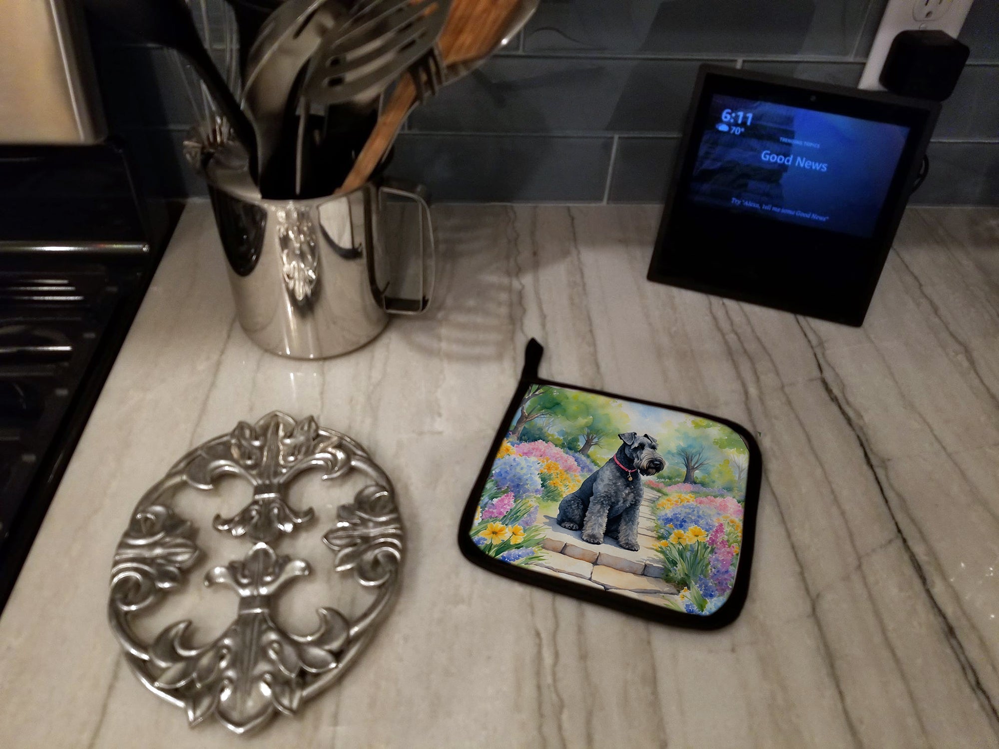 Kerry Blue Terrier Spring Path Pot Holder Set of 2 Heat Resistant Quilted Hot Pads 7.5 x 7.5 Inch, Insulated Kitchen Trivets for Cooking & Baking