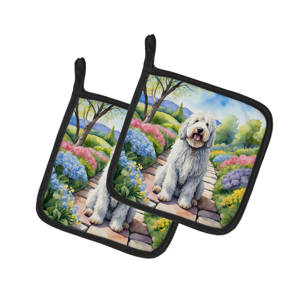 Komondor Spring Path Pot Holder Set of 2 Heat Resistant Quilted Hot Pads 7.5 x 7.5 Inch, Insulated Kitchen Trivets for Cooking & Baking