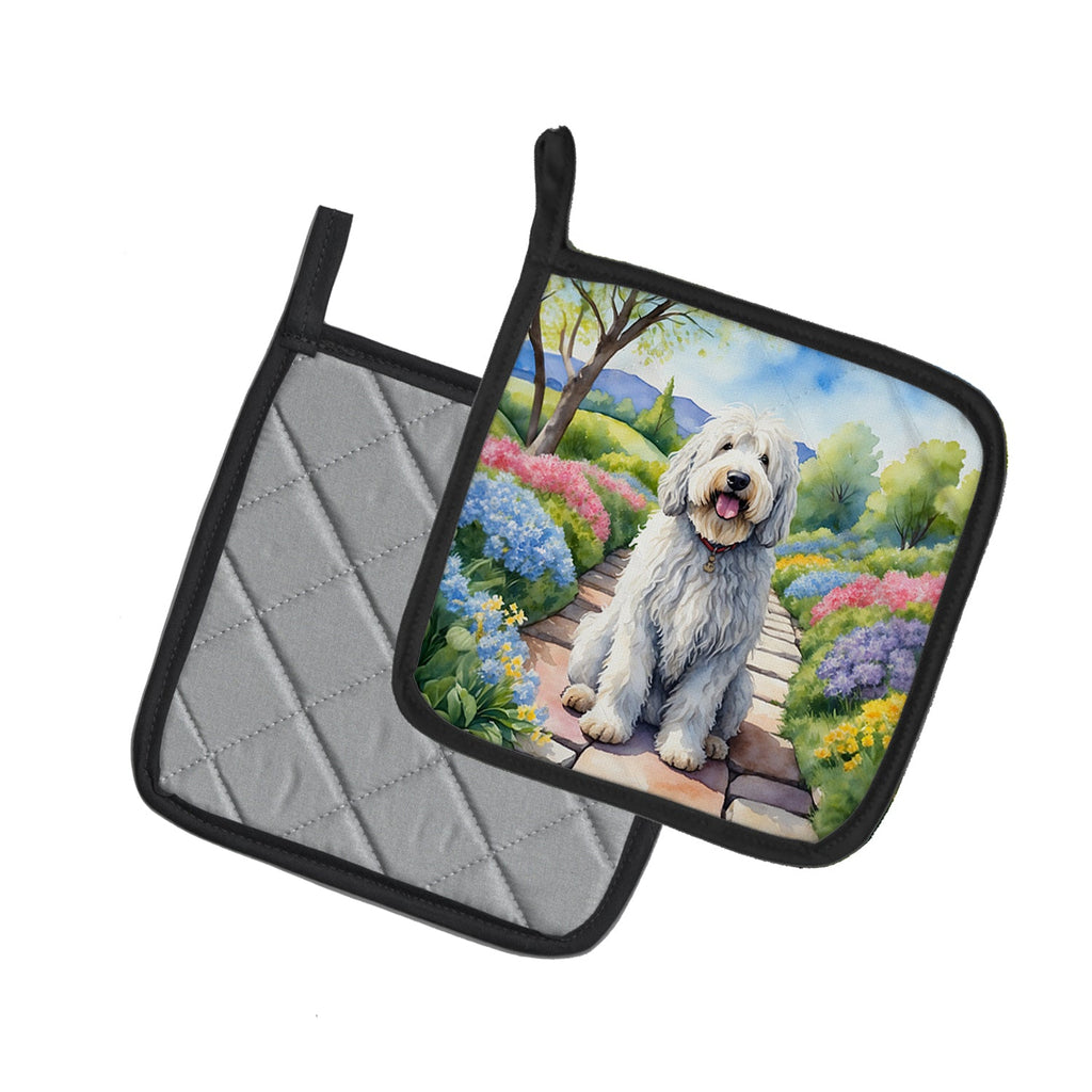 Komondor Spring Path Pot Holder Set of 2 Heat Resistant Quilted Hot Pads 7.5 x 7.5 Inch, Insulated Kitchen Trivets for Cooking & Baking
