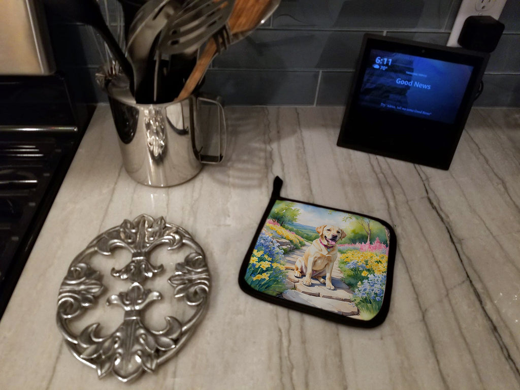 Labrador Retriever Spring Path Pot Holder Set of 2 Heat Resistant Quilted Hot Pads 7.5 x 7.5 Inch, Insulated Kitchen Trivets for Cooking & Baking