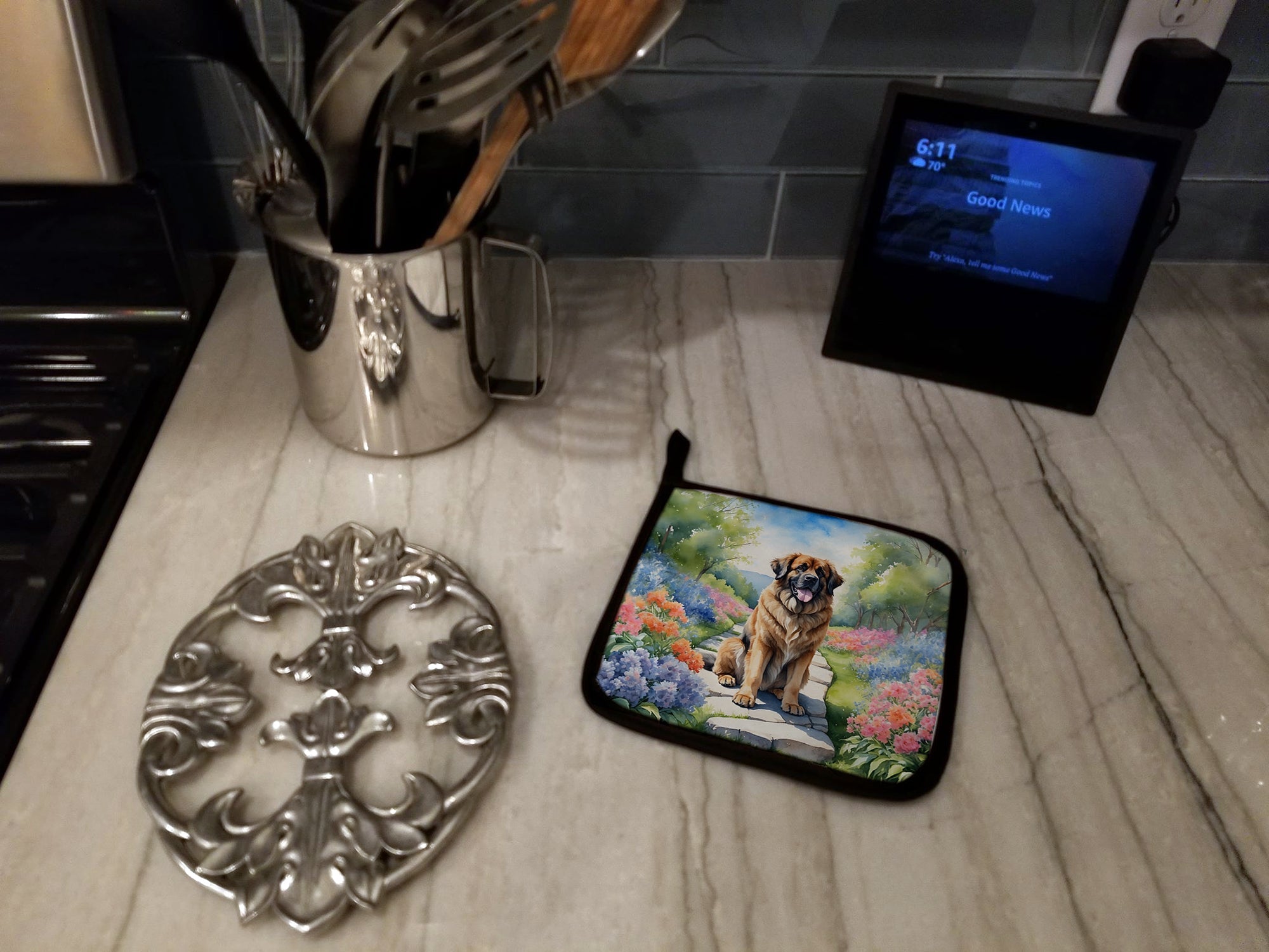 Leonberger Spring Path Pot Holder Set of 2 Heat Resistant Quilted Hot Pads 7.5 x 7.5 Inch, Insulated Kitchen Trivets for Cooking & Baking