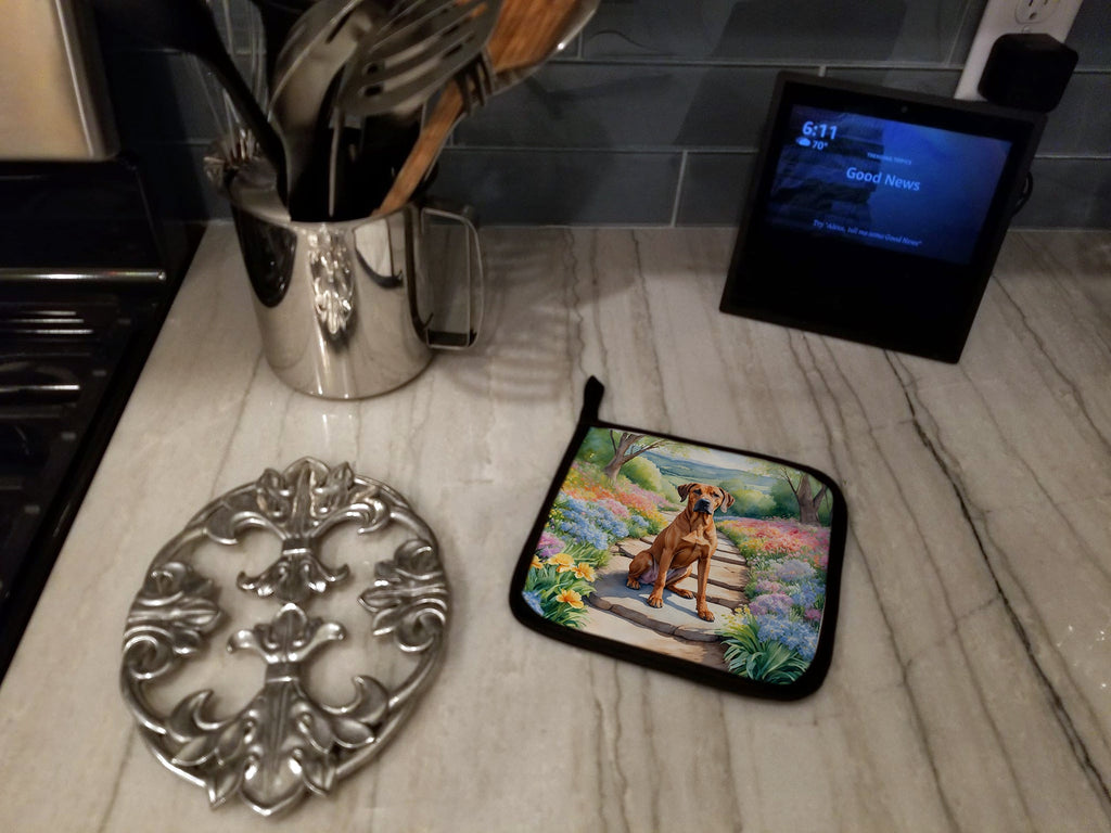 Rhodesian Ridgeback Spring Path Pot Holder Set of 2 Heat Resistant Quilted Hot Pads 7.5 x 7.5 Inch, Insulated Kitchen Trivets for Cooking & Baking