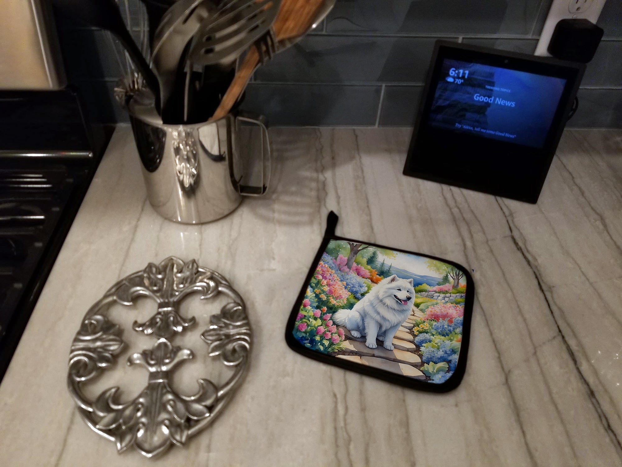 Samoyed Spring Path Pot Holder Set of 2 Heat Resistant Quilted Hot Pads 7.5 x 7.5 Inch, Insulated Kitchen Trivets for Cooking & Baking