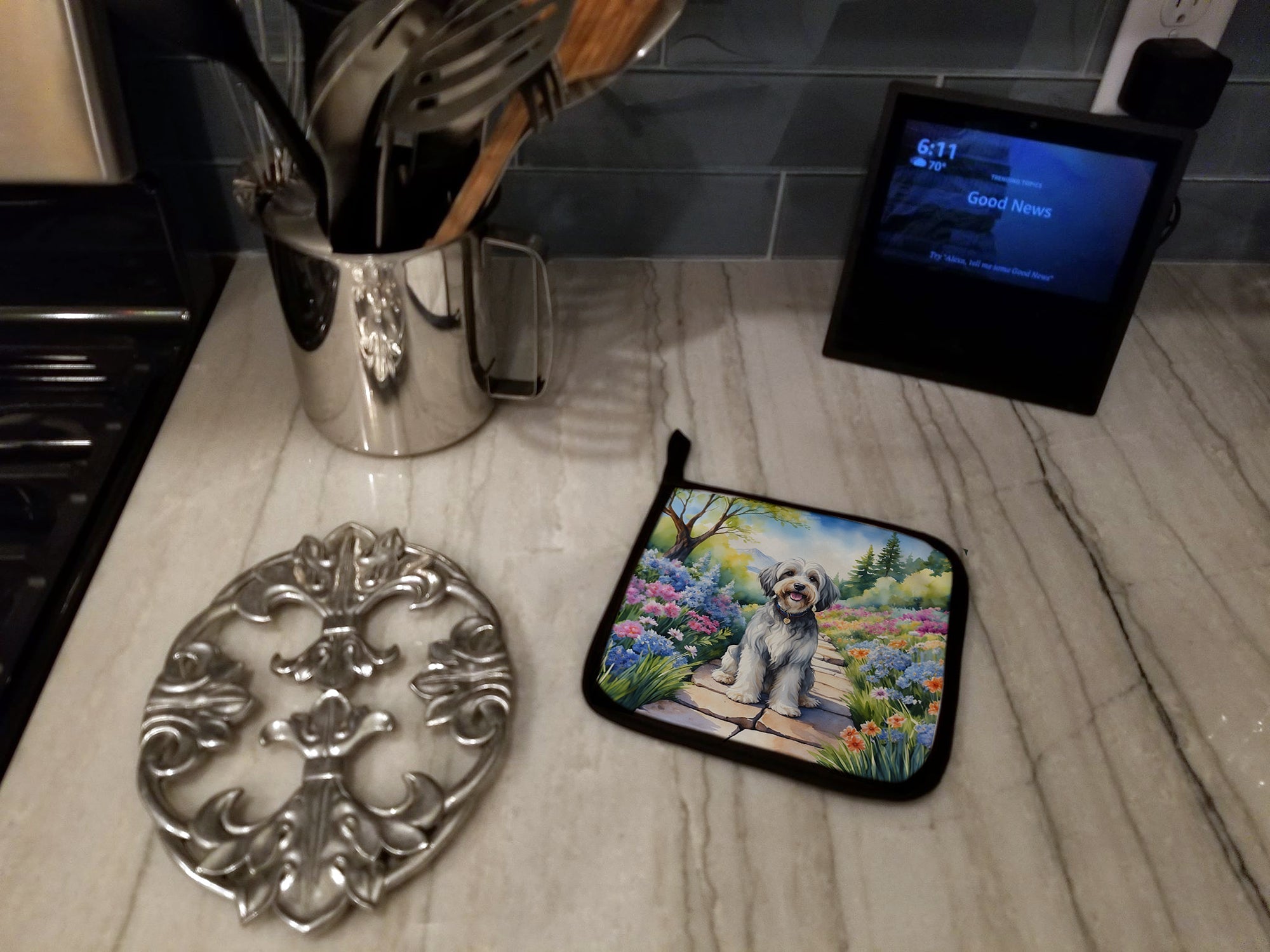 Tibetan Terrier Spring Path Pot Holder Set of 2 Heat Resistant Quilted Hot Pads 7.5 x 7.5 Inch, Insulated Kitchen Trivets for Cooking & Baking