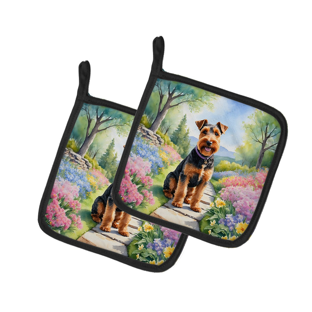 Welsh Terrier Spring Path Pot Holder Set of 2 Heat Resistant Quilted Hot Pads 7.5 x 7.5 Inch, Insulated Kitchen Trivets for Cooking & Baking