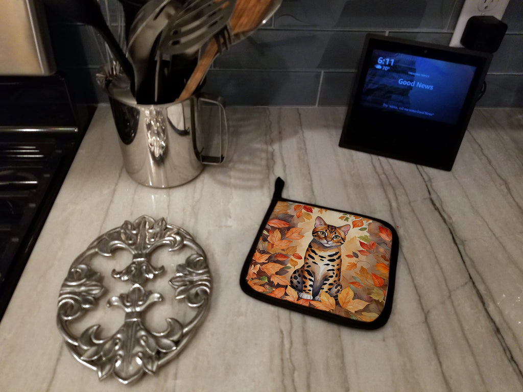 Bengal Cat in Fall Leaves Pot Holder Set of 2 Heat Resistant Quilted Hot Pads 7.5 x 7.5 Inch, Insulated Kitchen Trivets for Cooking & Baking