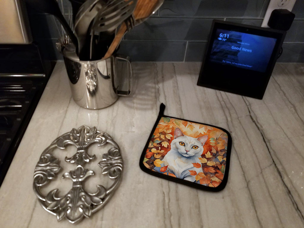 Khao Manee Cat in Fall Leaves Pot Holder Set of 2 Heat Resistant Quilted Hot Pads 7.5 x 7.5 Inch, Insulated Kitchen Trivets for Cooking & Baking