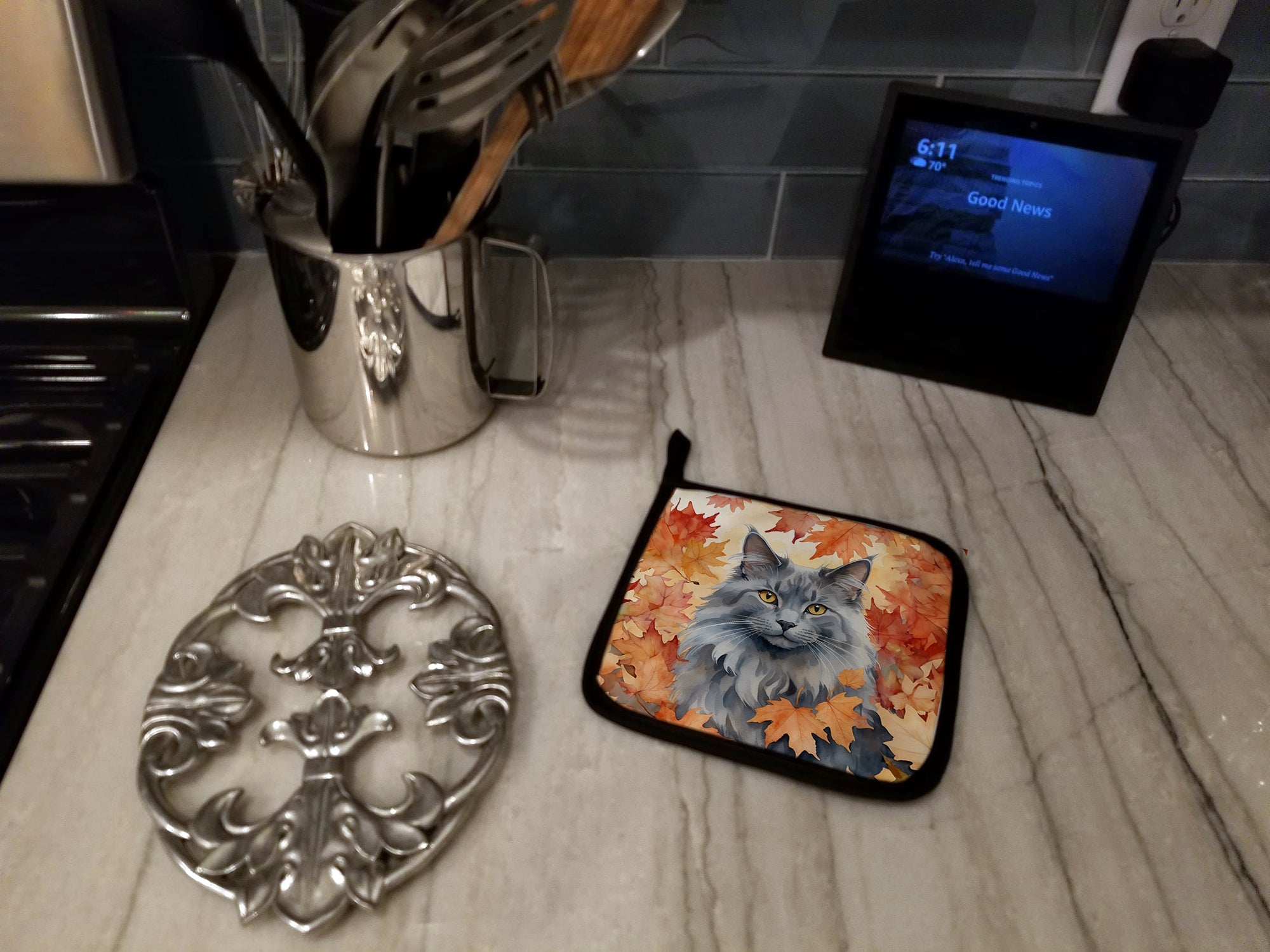 Nebelung Cat in Fall Leaves Pot Holder Set of 2 Heat Resistant Quilted Hot Pads 7.5 x 7.5 Inch, Insulated Kitchen Trivets for Cooking & Baking