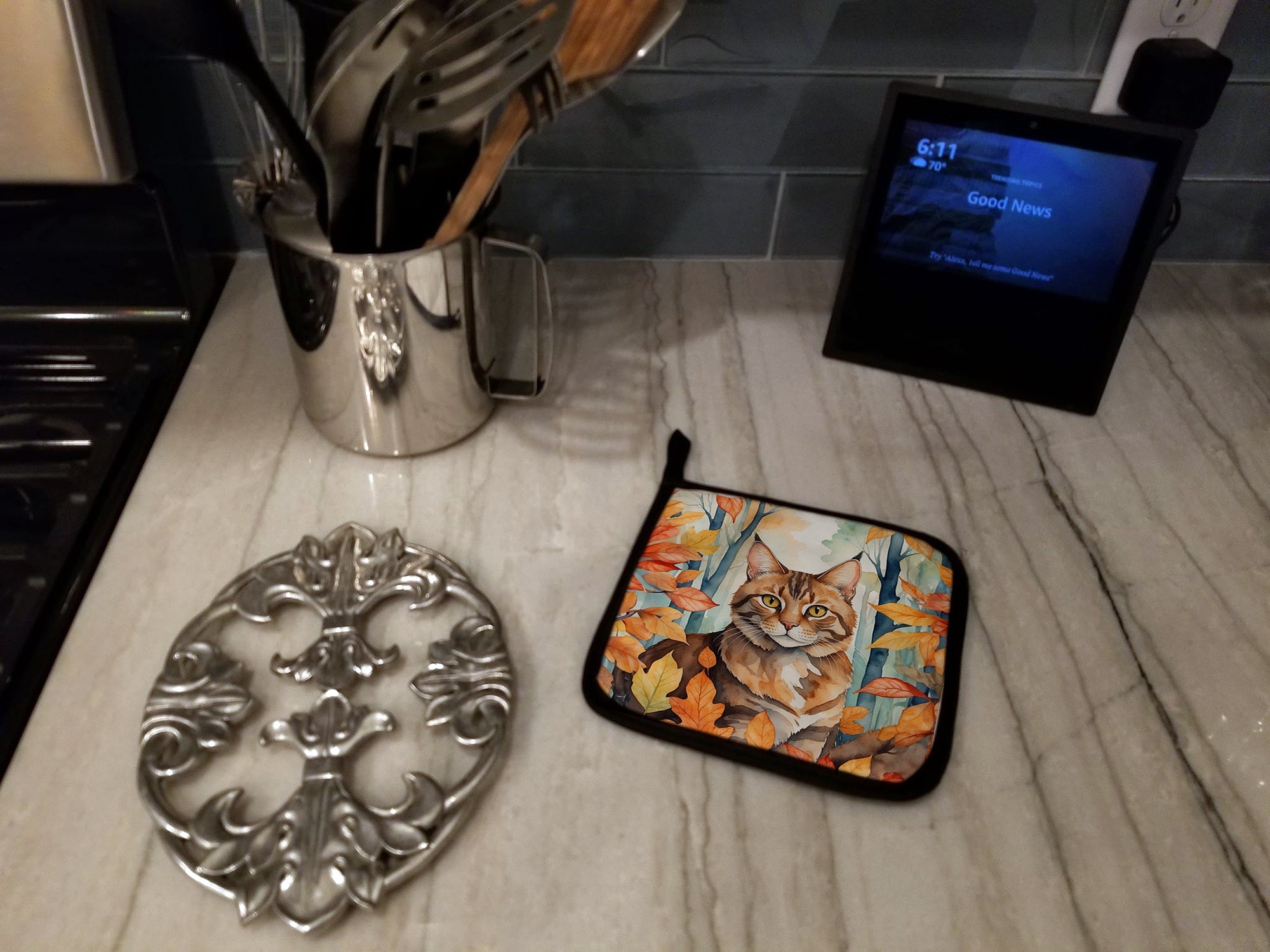 Sokoke Cat in Fall Leaves Pot Holder Set of 2 Heat Resistant Quilted Hot Pads 7.5 x 7.5 Inch, Insulated Kitchen Trivets for Cooking & Baking