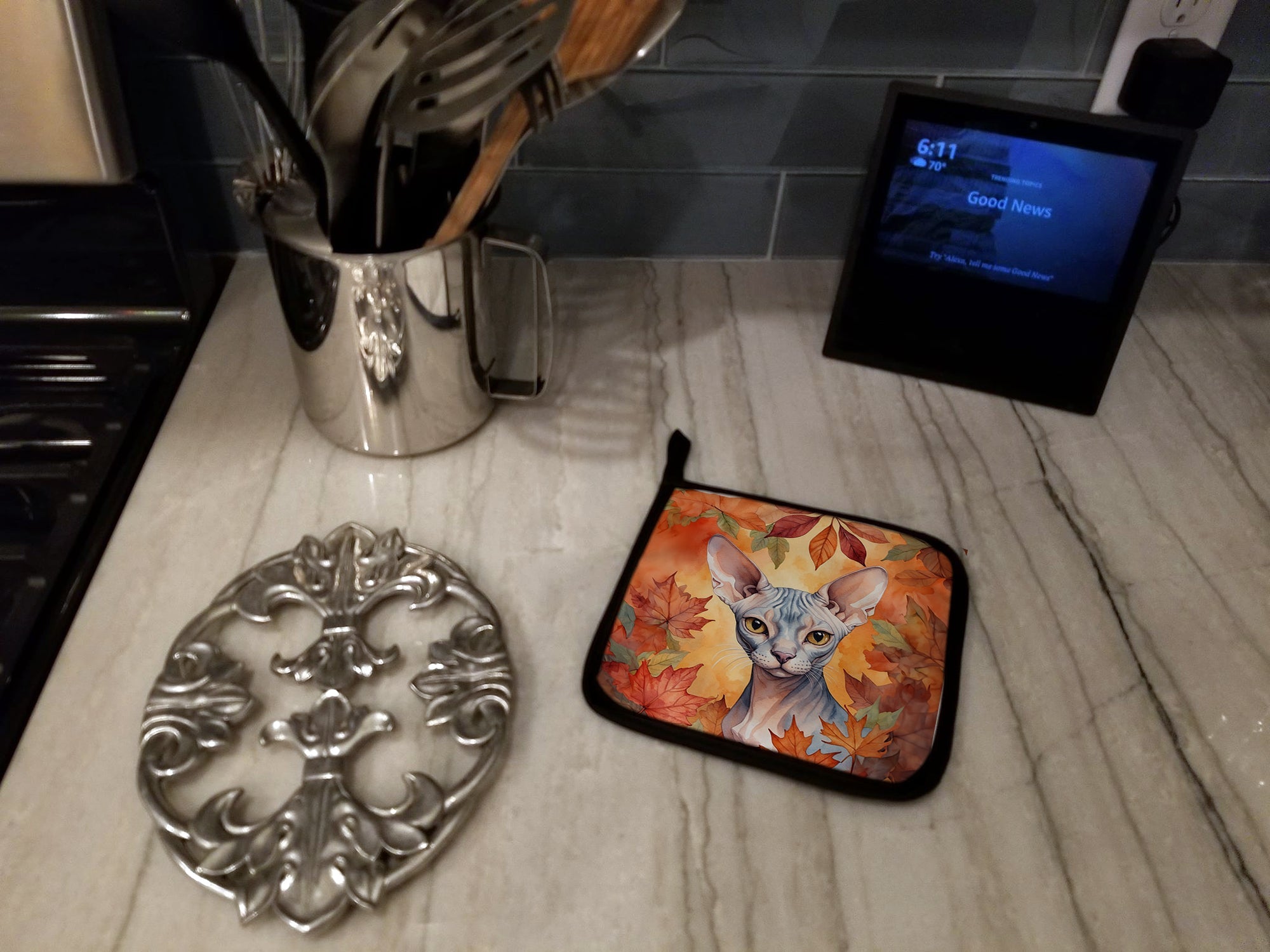 Sphynx Cat in Fall Leaves Pot Holder Set of 2 Heat Resistant Quilted Hot Pads 7.5 x 7.5 Inch, Insulated Kitchen Trivets for Cooking & Baking