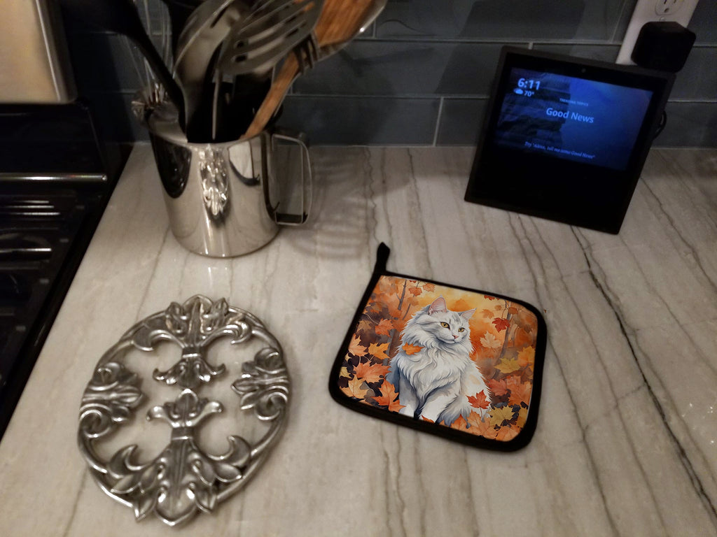 Turkish Angora Cat in Fall Leaves Pot Holder Set of 2 Heat Resistant Quilted Hot Pads 7.5 x 7.5 Inch, Insulated Kitchen Trivets for Cooking & Baking