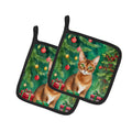 Abyssinian Cat By the Christmas Tree Pot Holder Set of 2 Heat Resistant Quilted Hot Pads 7.5 x 7.5 Inch, Insulated Kitchen Trivets for Cooking & Baking