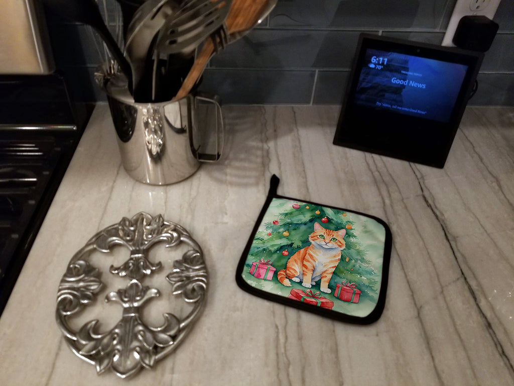 Cheetoh Cat By the Christmas Tree Pot Holder Set of 2 Heat Resistant Quilted Hot Pads 7.5 x 7.5 Inch, Insulated Kitchen Trivets for Cooking & Baking