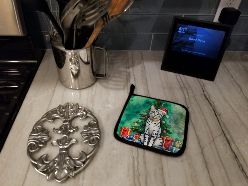 Egyptian Mau Cat By the Christmas Tree Pot Holder Set of 2 Heat Resistant Quilted Hot Pads 7.5 x 7.5 Inch, Insulated Kitchen Trivets for Cooking & Baking