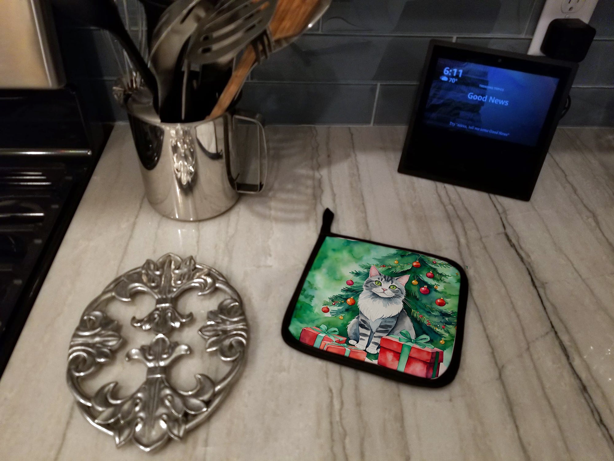 Foldex Exotic Fold Cat By the Christmas Tree Pot Holder Set of 2 Heat Resistant Quilted Hot Pads 7.5 x 7.5 Inch, Insulated Kitchen Trivets for Cooking & Baking