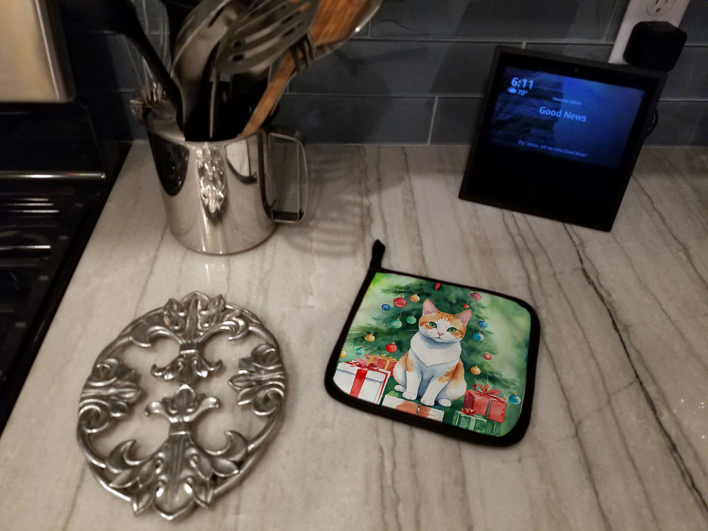 Japanese Bobtail Cat By the Christmas Tree Pot Holder Set of 2 Heat Resistant Quilted Hot Pads 7.5 x 7.5 Inch, Insulated Kitchen Trivets for Cooking & Baking