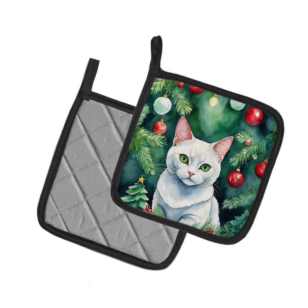 Khao Manee Cat By the Christmas Tree Pot Holder Set of 2 Heat Resistant Quilted Hot Pads 7.5 x 7.5 Inch, Insulated Kitchen Trivets for Cooking & Baking