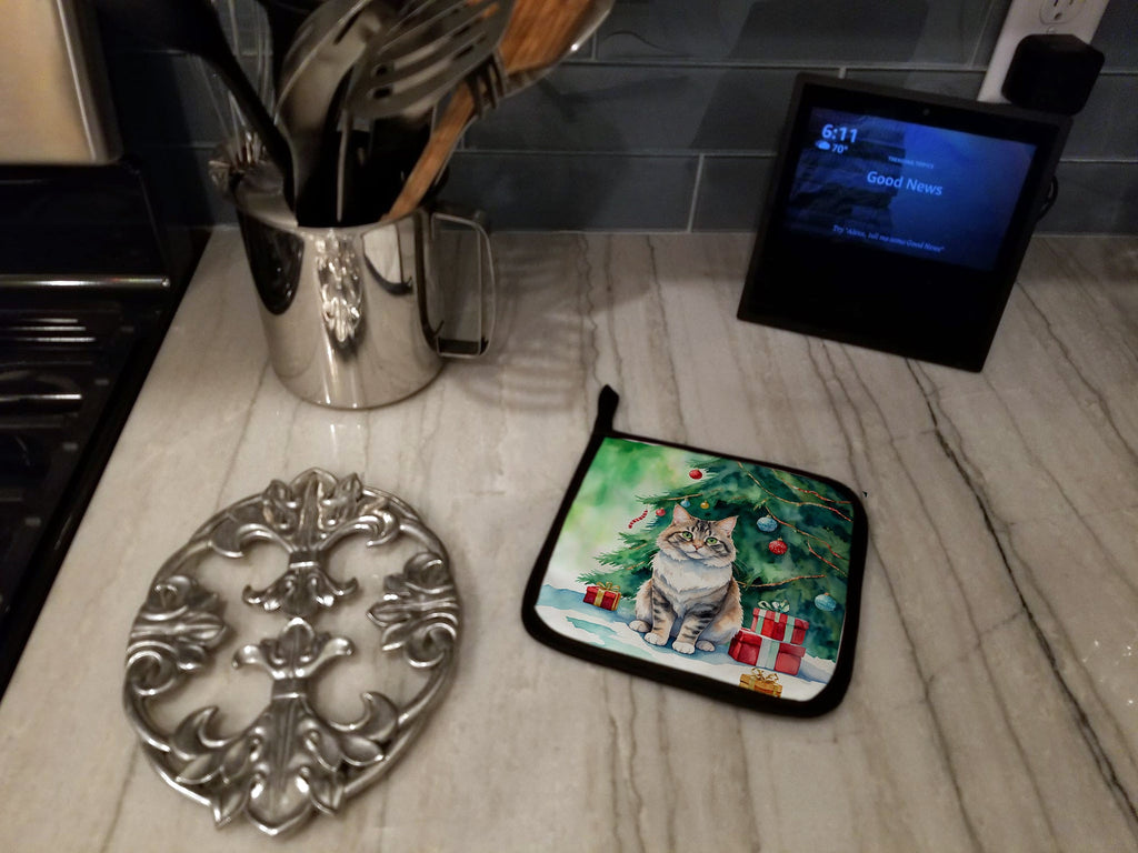 Kurilian Bobtail Cat By the Christmas Tree Pot Holder Set of 2 Heat Resistant Quilted Hot Pads 7.5 x 7.5 Inch, Insulated Kitchen Trivets for Cooking & Baking