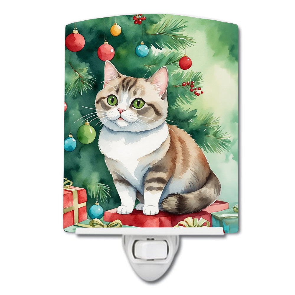 Munchkin Cat By the Christmas Tree Ceramic Night Light Compact, UL-Certified, Ideal for Bedroom, Bathroom, Nursery, Hallway, Kitchen, 6x4x3, Multicolor