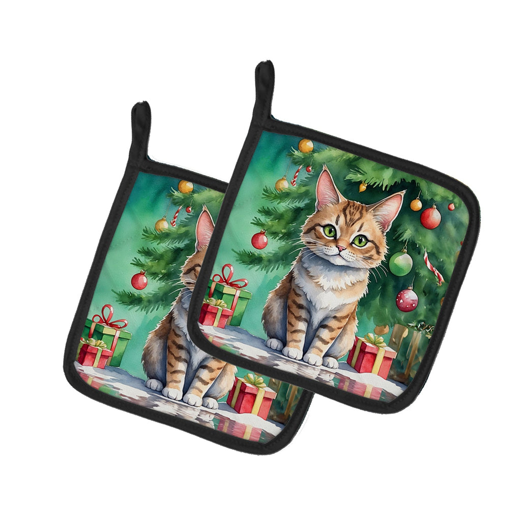 Pixie Bob Cat By the Christmas Tree Pot Holder Set of 2 Heat Resistant Quilted Hot Pads 7.5 x 7.5 Inch, Insulated Kitchen Trivets for Cooking & Baking