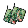 Savannah Cat By the Christmas Tree Pot Holder Set of 2 Heat Resistant Quilted Hot Pads 7.5 x 7.5 Inch, Insulated Kitchen Trivets for Cooking & Baking